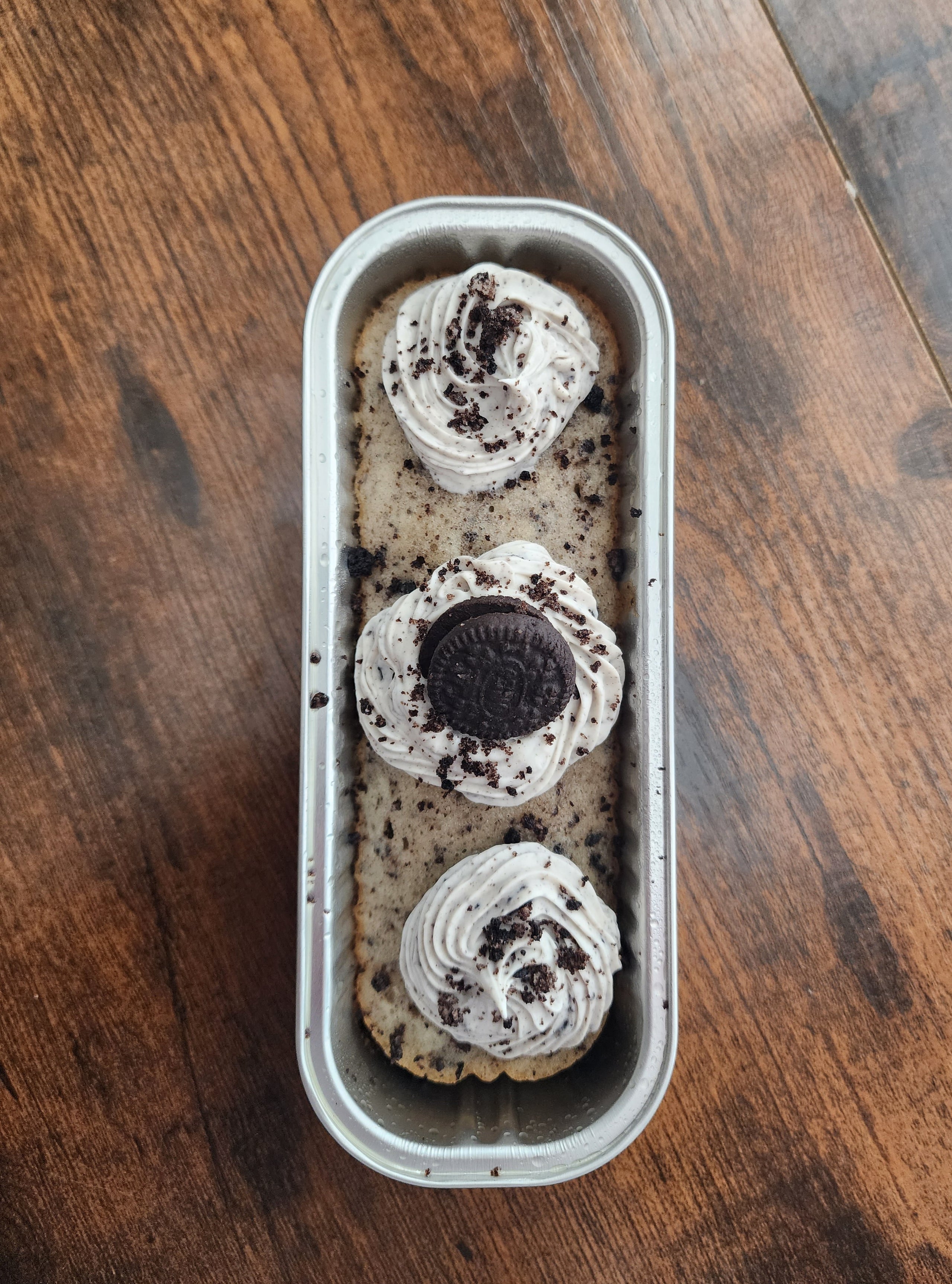 Cookies Cream Mini Tin Cake